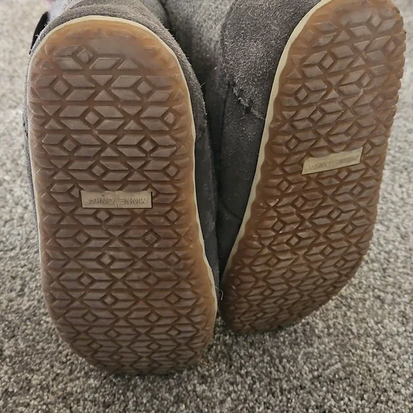 Minnetonka Fuzzy Cream and Gray Slippers - Picture 4 of 4